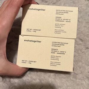 Nib evolvetogether set (2 pieces) exfoliating bar soap + hydrating bar soap